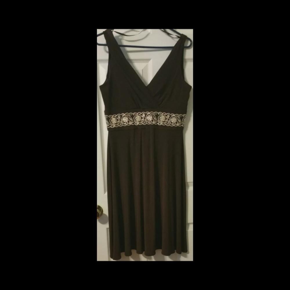 **GORGEOUS JESSICA HOWARD BROWN W/CREAM WAIST COCKTAIL DRESS**